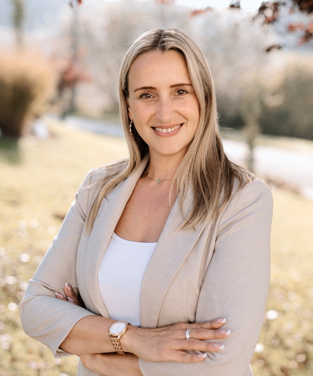 Manuela Fasching lächelt in die Kamera
